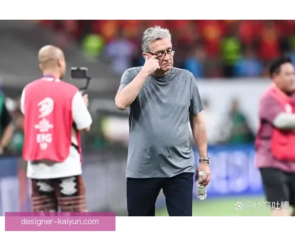 卡佩罗对足球的影响力与其战术创新及执教成就紧密相关，值得关注。